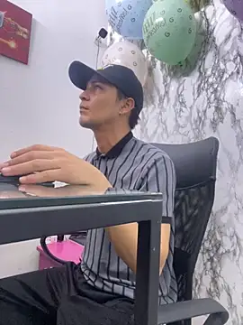 Snapshot of StevenHumps chatting on 10/07/25, 05:15 StevenHumps online show from 10/07/25, 05:15