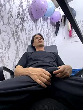 Snapshot of StevenHumps chatting on 10/11/25, 07:51 StevenHumps online show from 10/11/25, 07:51