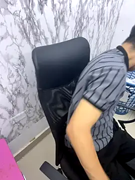 Snapshot of StevenHumps chatting on 10/17/25, 04:15 StevenHumps online show from 10/17/25, 04:15