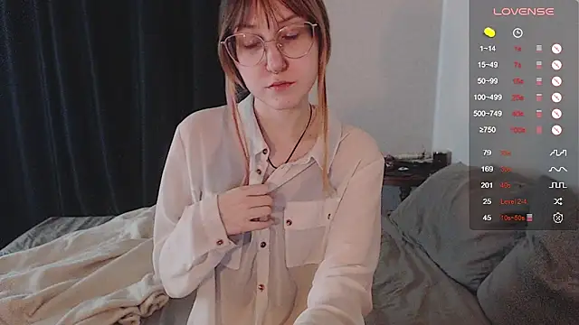 Snapshot of ohmycheryl chatting on 11/17/25, 07:30 ohmycheryl online show from 11/17/25, 07:30