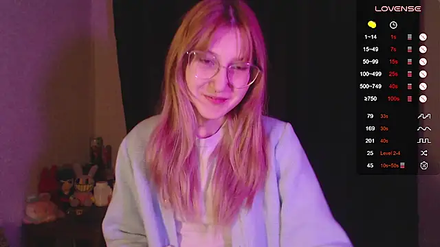 Snapshot of ohmycheryl chatting on 01/17/26, 02:44 ohmycheryl online show from 01/17/26, 02:44