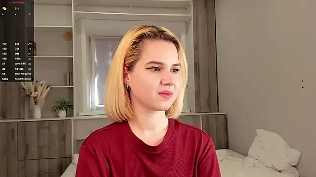 AgnesSonnek online show from 09/18/25, 03:41