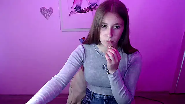 Snapshot of Milka_kamila chatting on 09/20/25, 12:17 Milka kamila online show from 09/20/25, 12:17