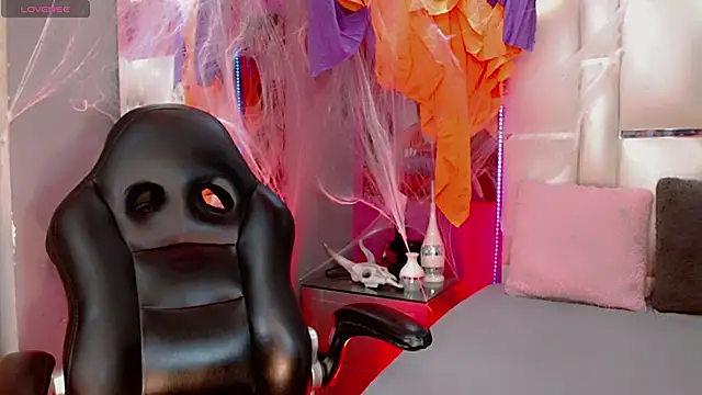 Snapshot of BabyAmatiis_ chatting on 10/31/25, 11:00 BabyAmatiis online show from 10/31/25, 11:00