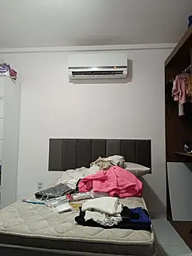 Snapshot of ApenasLys chatting on 02/21/26, 12:11 ApenasLys online show from 02/21/26, 12:11