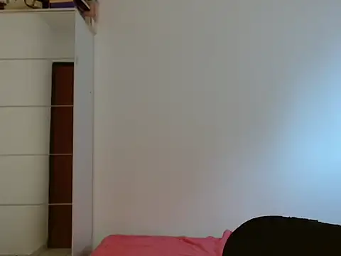 Snapshot of ApenasLys chatting on 04/13/26, 10:32 ApenasLys online show from 04/13/26, 10:32