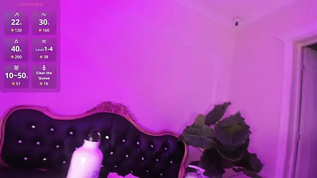 SophiaBloss online show from 11/16/25, 04:18