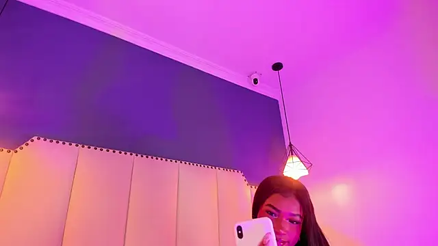 Snapshot of SophiaBloss chatting on 01/08/26, 12:18 SophiaBloss online show from 01/08/26, 12:18