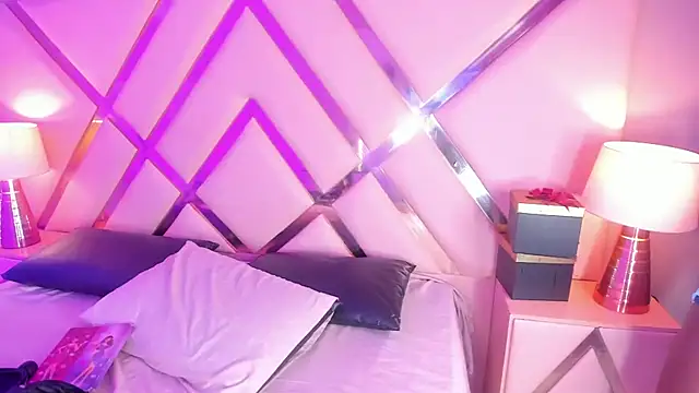 Snapshot of SophiaBloss chatting on 01/12/26, 12:32 SophiaBloss online show from 01/12/26, 12:32