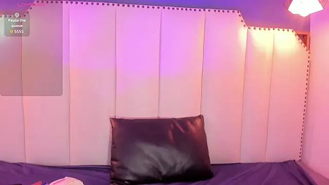 Snapshot of SophiaBloss chatting on 01/16/26, 03:43 SophiaBloss online show from 01/16/26, 03:43