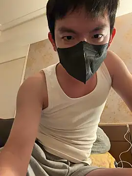 Snapshot of kaikai1335 chatting on 11/16/25, 02:22 kaikai1335 online show from 11/16/25, 02:22