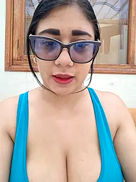 Snapshot of Monse--145 chatting on 11/19/25, 01:33 Monse--145 online show from 11/19/25, 01:33