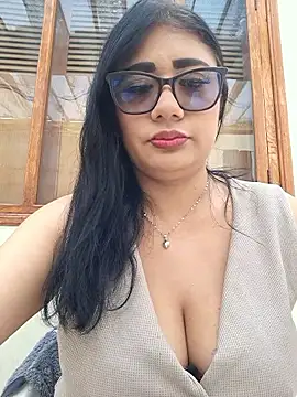 Snapshot of Monse--145 chatting on 02/16/26, 02:35 Monse--145 online show from 02/16/26, 02:35