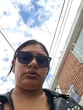 Snapshot of Monse--145 chatting on 02/22/26, 01:42 Monse--145 online show from 02/22/26, 01:42