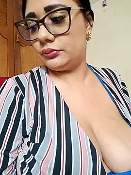 Snapshot of Monse--145 chatting on 03/03/26, 07:09 Monse--145 online show from 03/03/26, 07:09