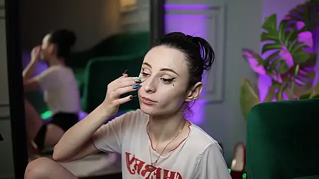 SaraiAngel online show from 12/13/25, 07:53