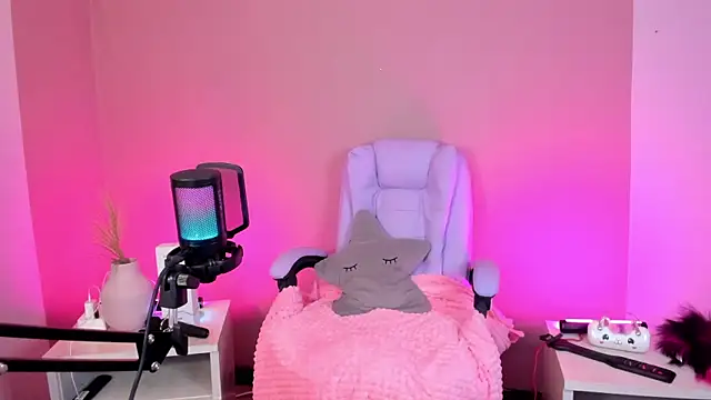 hollie joliie online show from 01/12/26, 12:43