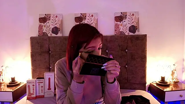 Dulce Bella  online show from 09/25/25, 12:09