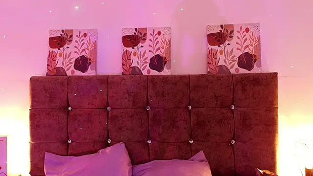 Dulce Bella  online show from 09/28/25, 12:10