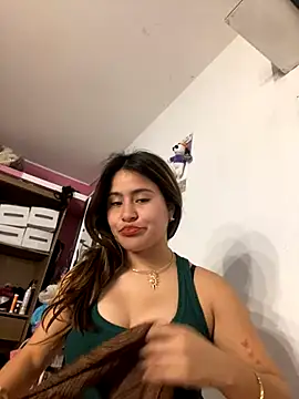 Snapshot of leil_6680 chatting on 10/04/25, 11:14 leil 6680 online show from 10/04/25, 11:14