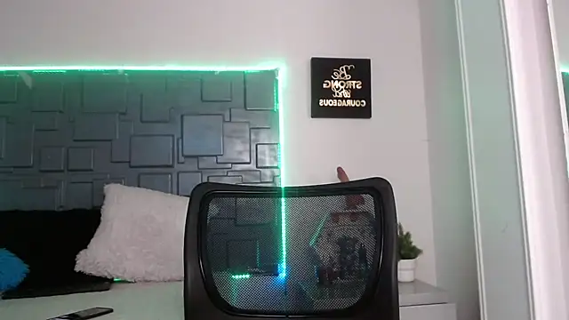 Snapshot of Trinity_Knox chatting on 09/27/25, 05:18 Trinity Knox online show from 09/27/25, 05:18