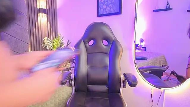 Snapshot of 1Anya chatting on 11/08/25, 07:45 1Anya online show from 11/08/25, 07:45