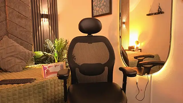 Snapshot of 1Anya chatting on 11/14/25, 09:35 1Anya online show from 11/14/25, 09:35