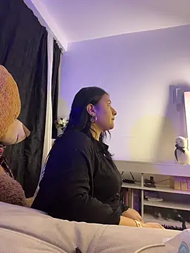 Elyross1  online show from 10/24/25, 11:23