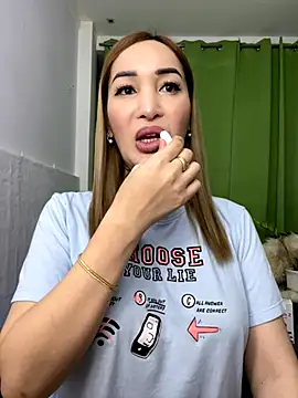 Snapshot of toni_0601 chatting on 10/13/25, 03:39 toni 0601 online show from 10/13/25, 03:39