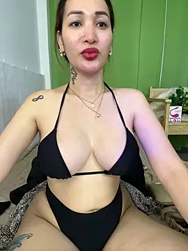 Snapshot of toni_0601 chatting on 02/22/26, 02:02 toni 0601 online show from 02/22/26, 02:02