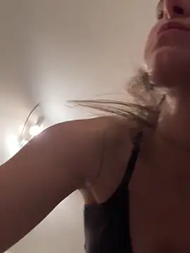 SophiiaStarr online show from 12/01/25, 06:35