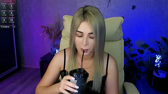 NikkiiStill online show from 06/18/26, 12:33