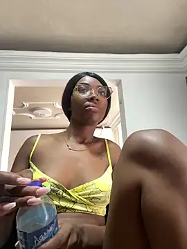 Snapshot of MarianRosse chatting on 12/18/25, 07:42 MarianRosse online show from 12/18/25, 07:42