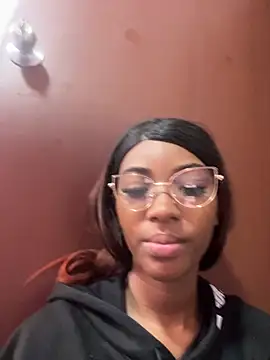 Snapshot of MarianRosse chatting on 12/20/25, 08:16 MarianRosse online show from 12/20/25, 08:16