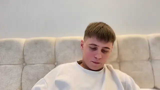 Snapshot of Tyler_Garner chatting on 09/12/25, 01:33 Tyler Garner online show from 09/12/25, 01:33