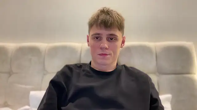 Snapshot of Tyler_Garner chatting on 09/19/25, 12:23 Tyler Garner online show from 09/19/25, 12:23