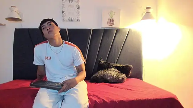 Snapshot of jhos_cum23 chatting on 04/07/26, 03:40 jhos cum23 online show from 04/07/26, 03:40