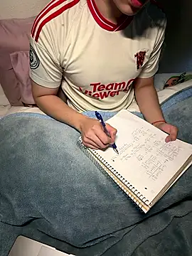 Pikachu19yo online show from 01/11/26, 10:04