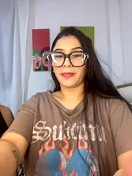 Snapshot of Sweet_and_Rous0 chatting on 10/21/25, 04:24 Sweet and Rous0 online show from 10/21/25, 04:24