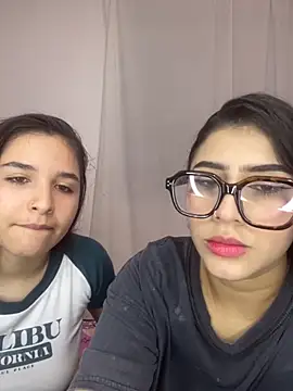 Snapshot of Sweet_and_Rous0 chatting on 10/26/25, 03:34 Sweet and Rous0 online show from 10/26/25, 03:34