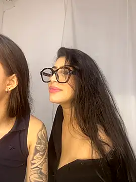 Snapshot of Sweet_and_Rous0 chatting on 10/27/25, 03:43 Sweet and Rous0 online show from 10/27/25, 03:43