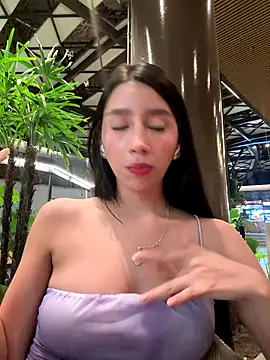 Snapshot of Min_junn chatting on 10/15/25, 12:11 Min junn online show from 10/15/25, 12:11