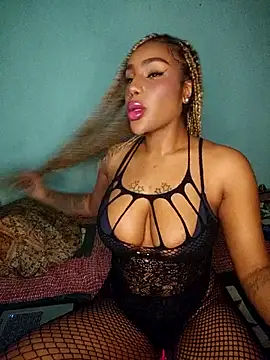 Queen Amara online show from 10/23/25, 02:55