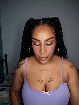 Queen Amara online show from 05/06/26, 03:02