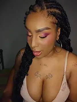 Snapshot of Queen_Amara chatting on 07/05/26, 04:19 Queen Amara online show from 07/05/26, 04:19
