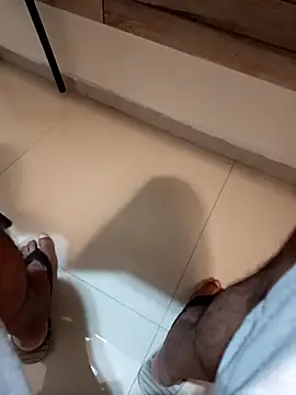 Snapshot of Gallo001 chatting on 12/19/25, 11:17 Gallo001 online show from 12/19/25, 11:17