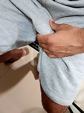 Snapshot of Gallo001 chatting on 12/20/25, 01:56 Gallo001 online show from 12/20/25, 01:56