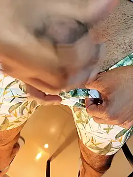 Snapshot of Gallo001 chatting on 01/06/26, 11:47 Gallo001 online show from 01/06/26, 11:47