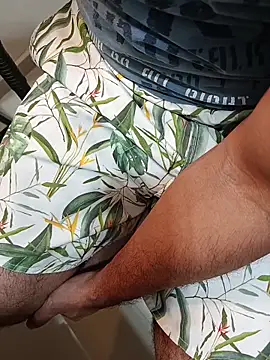 Snapshot of Gallo001 chatting on 03/05/26, 01:12 Gallo001 online show from 03/05/26, 01:12