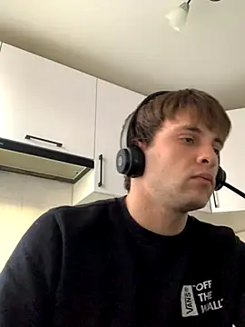 Snapshot of Kit_Kat01 chatting on 11/14/25, 01:32 Kit Kat01 online show from 11/14/25, 01:32